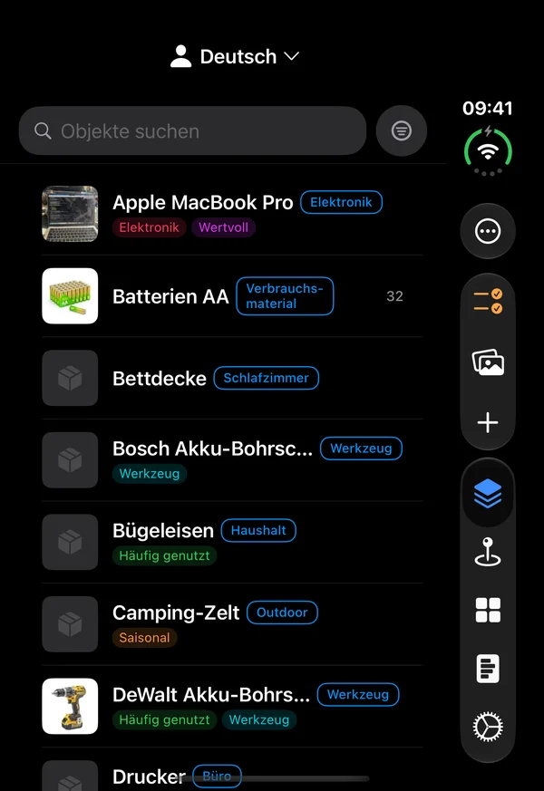 Die Liste der Gegenst&auml;nde auf dem zugeklappten iPhone Duo, mit den Tabs am rechten Rand